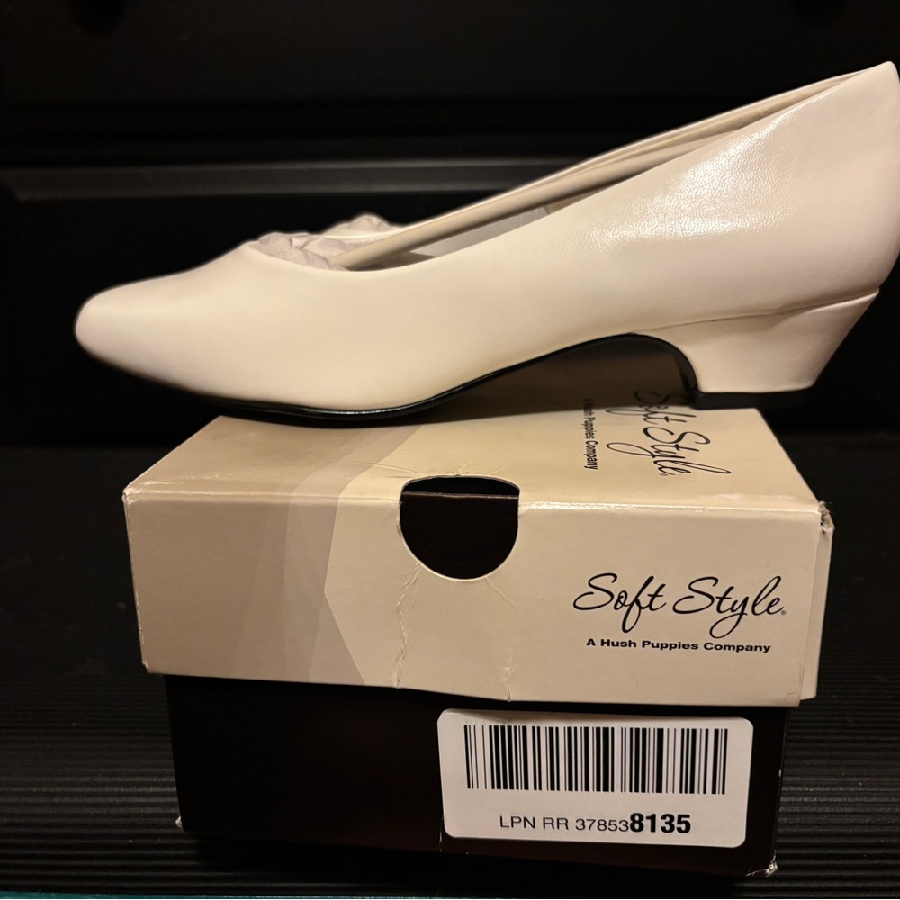 Soft Style Women's Ivory Heels